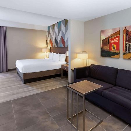 La Quinta Inn & Suites By Wyndham Tulsa Downtown - Route 66 Eksteriør billede