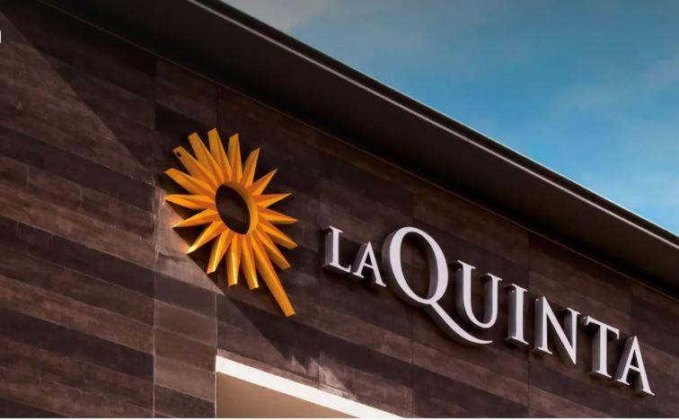 La Quinta Inn & Suites By Wyndham Tulsa Downtown - Route 66 Eksteriør billede