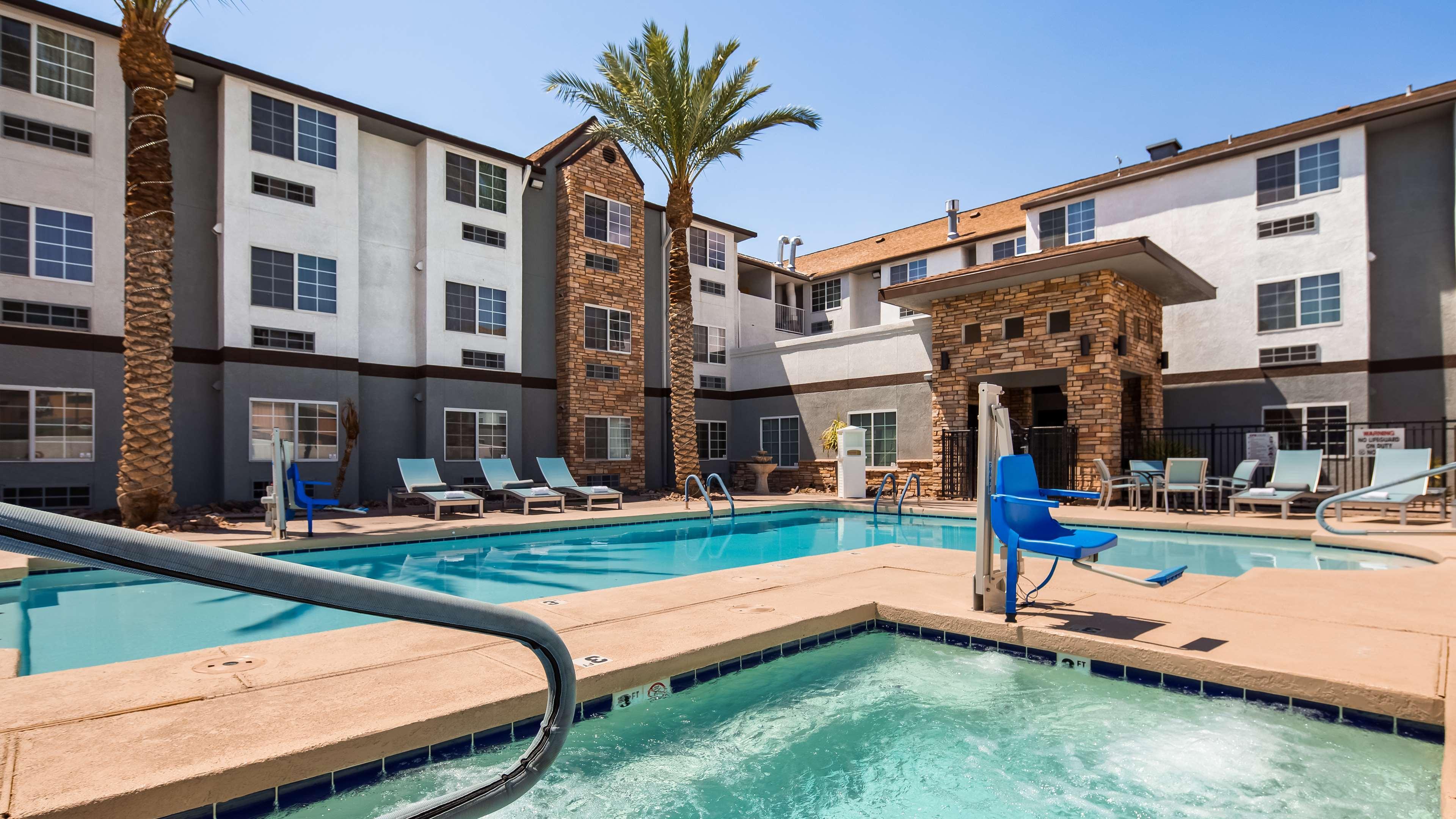 La Quinta Inn & Suites By Wyndham Tulsa Downtown - Route 66 Eksteriør billede