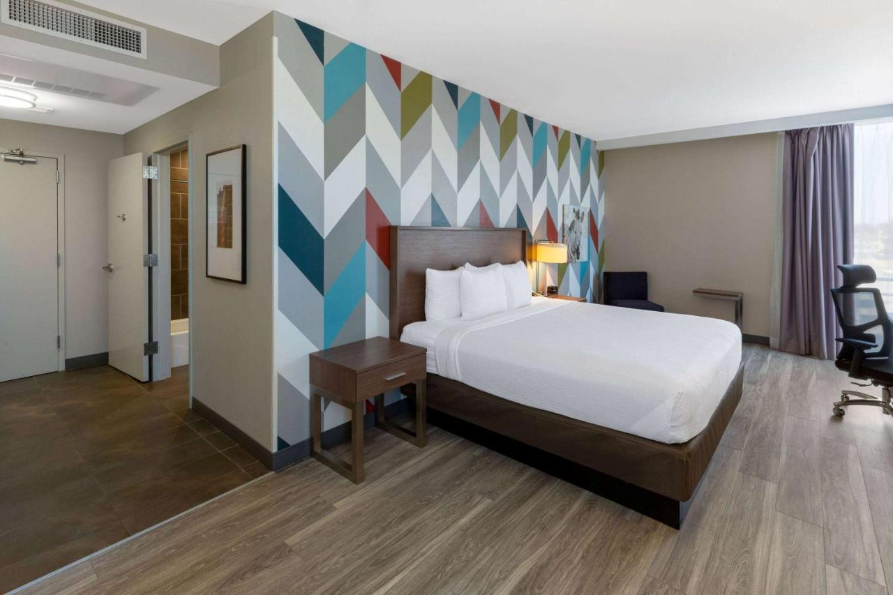 La Quinta Inn & Suites By Wyndham Tulsa Downtown - Route 66 Eksteriør billede