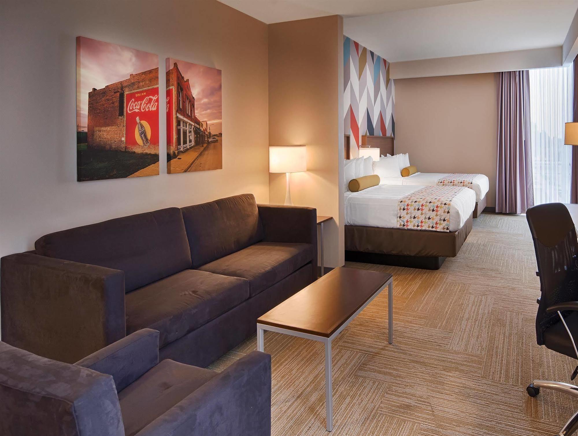 La Quinta Inn & Suites By Wyndham Tulsa Downtown - Route 66 Eksteriør billede