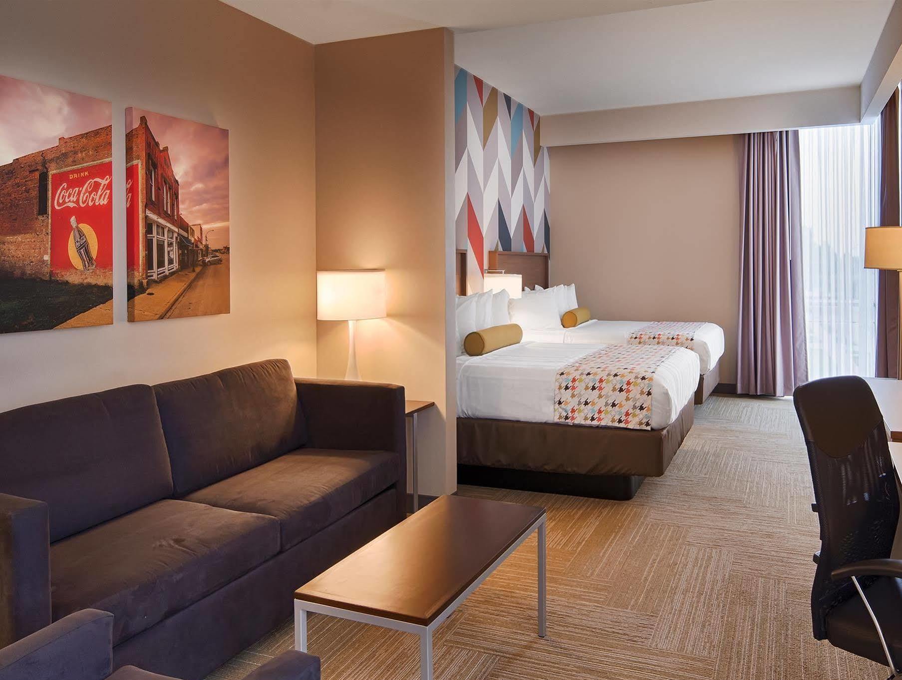 La Quinta Inn & Suites By Wyndham Tulsa Downtown - Route 66 Eksteriør billede